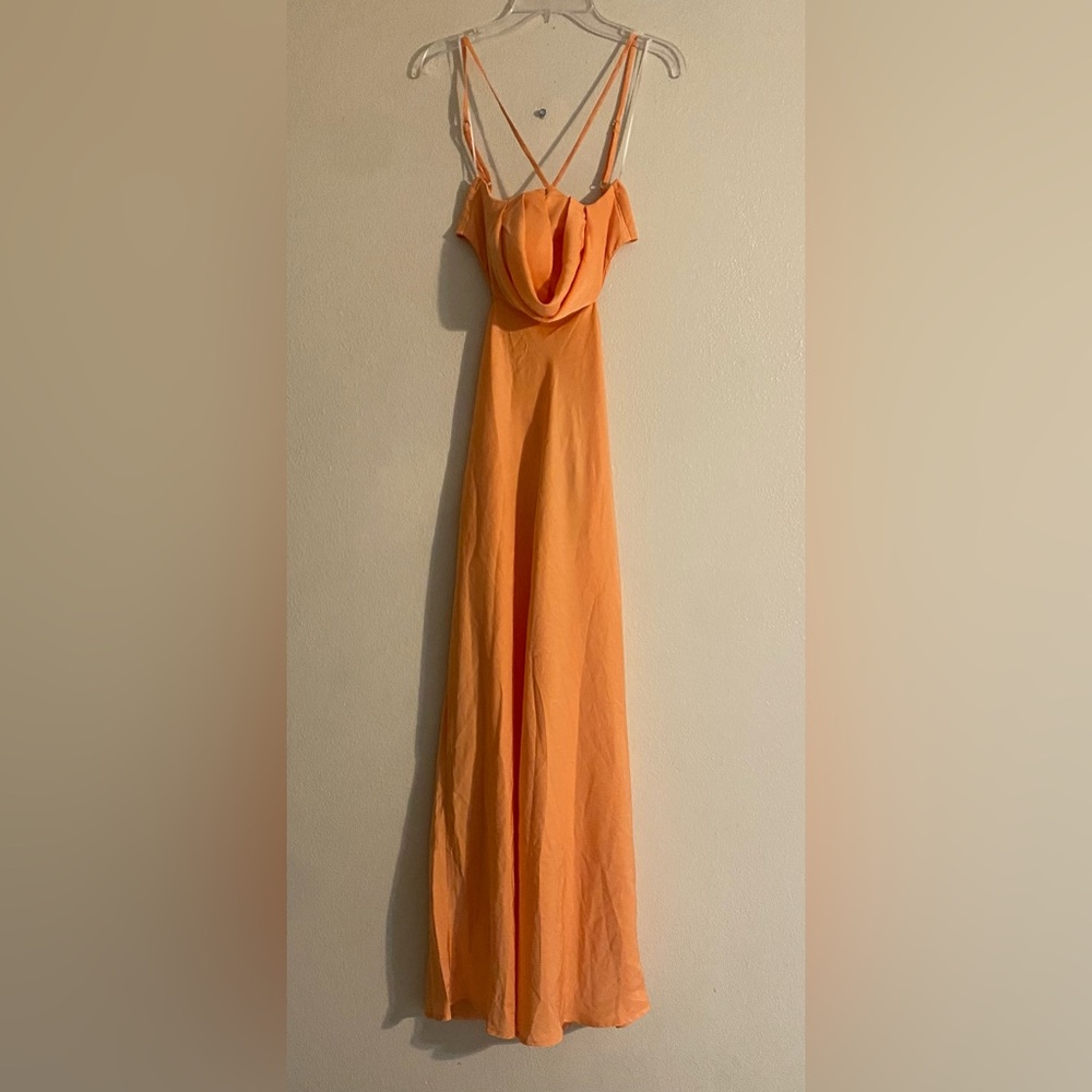 Wome’s Giselle Midi Dress Oragne.
